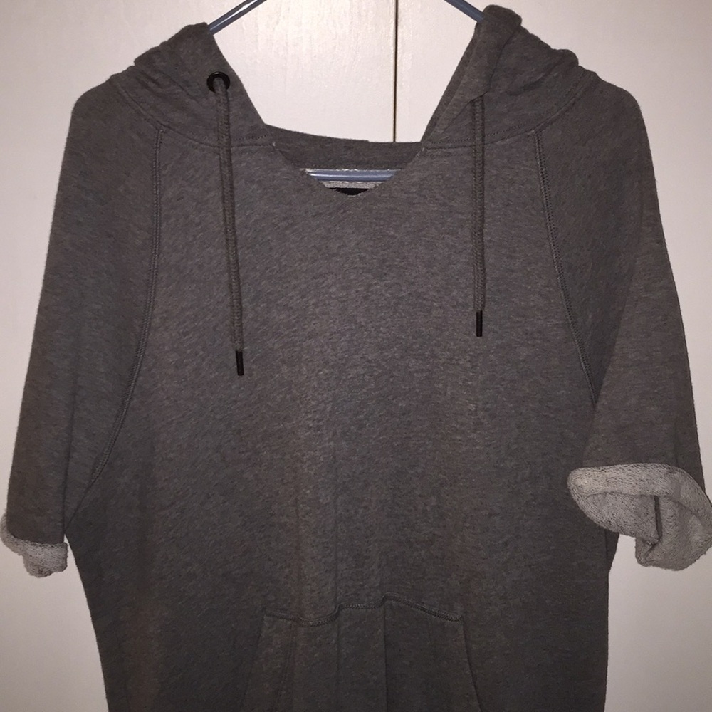 Short sleeve sweater